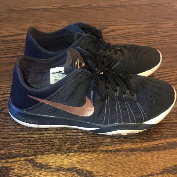 nike free tr 6 metallic